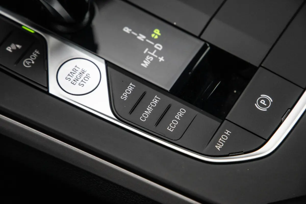 218i Introduction Edition NAVI / CARPLAY / LED / AUTOMAAT / N.A.P