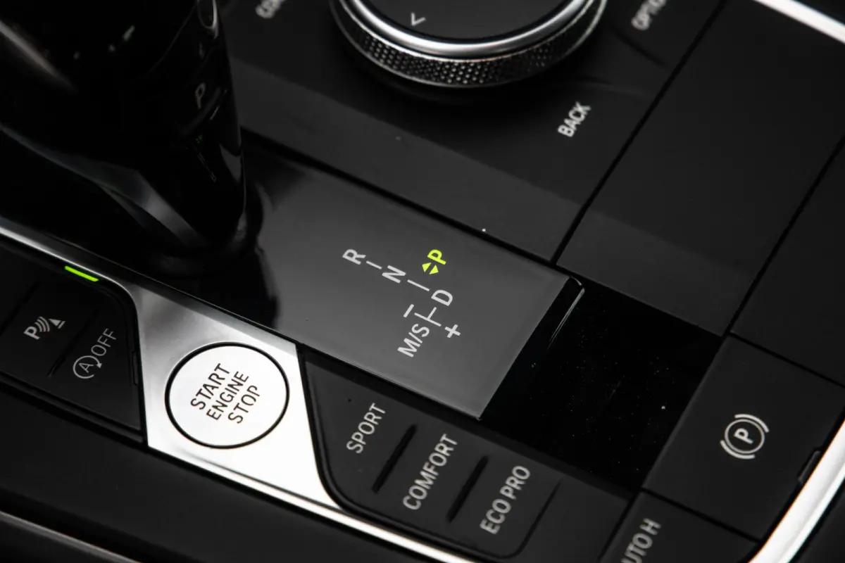 218i Introduction Edition NAVI / CARPLAY / LED / AUTOMAAT / N.A.P