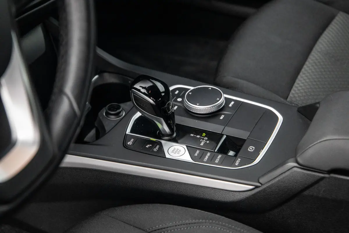 218i Introduction Edition NAVI / CARPLAY / LED / AUTOMAAT / N.A.P