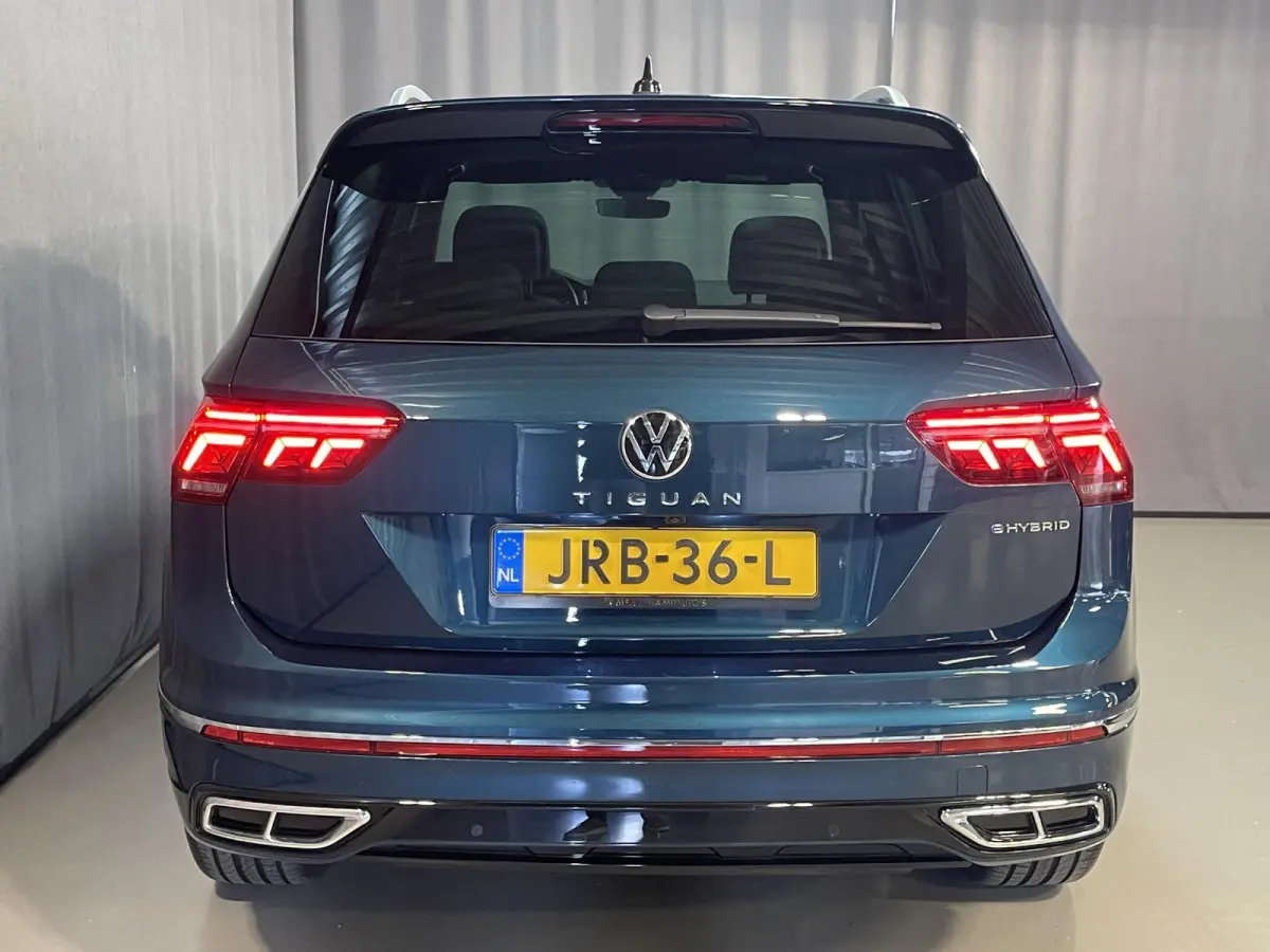 1.4 TSI eHybrid R-Line Business+ FABRIEKSGARANTIE TOT 03-2027 20"/VOL Leder + memory/Panoramadak/360 camera/Elektrische klep/Dodehoek/Stuur + stoelverwarming/IQ Lights/Adaptieve cruise