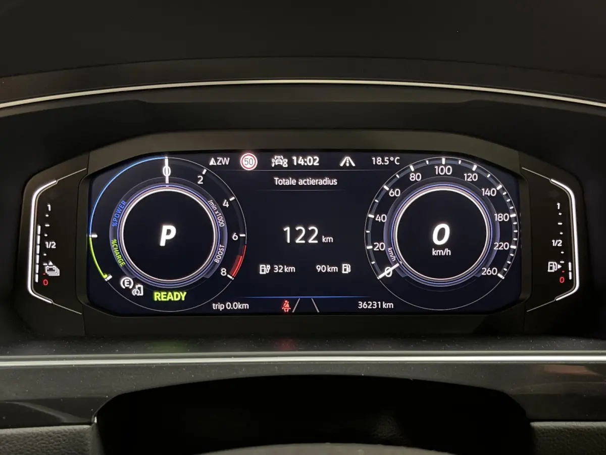 1.4 TSI eHybrid R-Line Business+ FABRIEKSGARANTIE TOT 03-2027 20"/VOL Leder + memory/Panoramadak/360 camera/Elektrische klep/Dodehoek/Stuur + stoelverwarming/IQ Lights/Adaptieve cruise