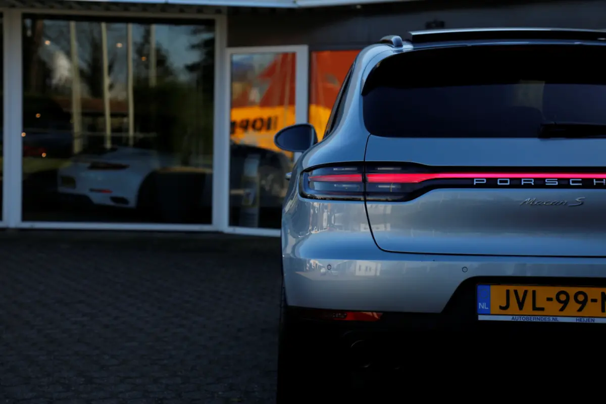 3.0S 4WD 354PK*Perfect Porsche Onderh.*Pano/PASM Luchtvering/Sportuitlaat/Pano/Bose/Sport Chrono/Sportstuur/Stoelverw.V+A/Stuurverw./Stoelkoeling/Camera/Memorie/Dodehoek/Elek. Klep/21 inch L