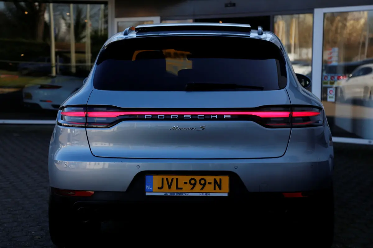 3.0S 4WD 354PK*Perfect Porsche Onderh.*Pano/PASM Luchtvering/Sportuitlaat/Pano/Bose/Sport Chrono/Sportstuur/Stoelverw.V+A/Stuurverw./Stoelkoeling/Camera/Memorie/Dodehoek/Elek. Klep/21 inch L