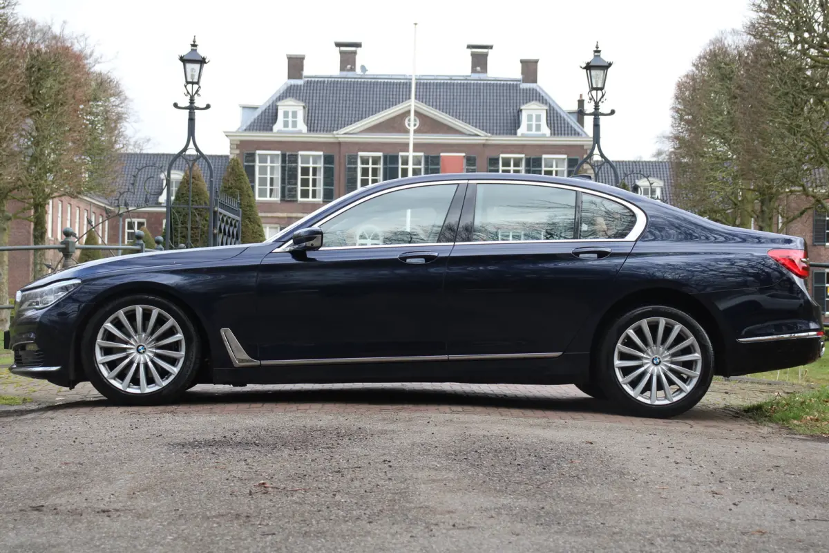 740i High Executive | NL-AUTO! | 1E EIGENAAR! | LUCHT VERING | TREKHAAK | ALL SEASON | 360° CAMERA | DODE HOEK | DEALER OH! | ADAPTIVE CRUISE | LEDER  | PRACHTIGE STAAT!