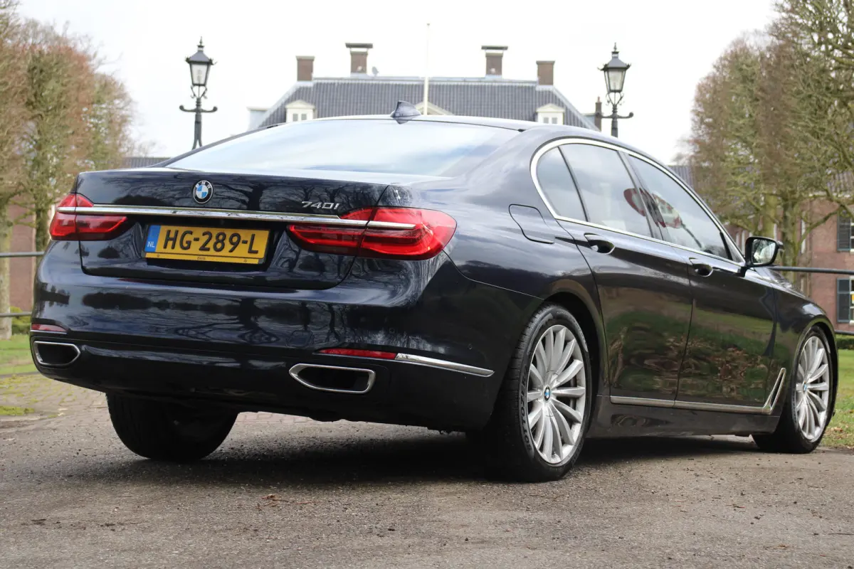 740i High Executive | NL-AUTO! | 1E EIGENAAR! | LUCHT VERING | TREKHAAK | ALL SEASON | 360° CAMERA | DODE HOEK | DEALER OH! | ADAPTIVE CRUISE | LEDER  | PRACHTIGE STAAT!