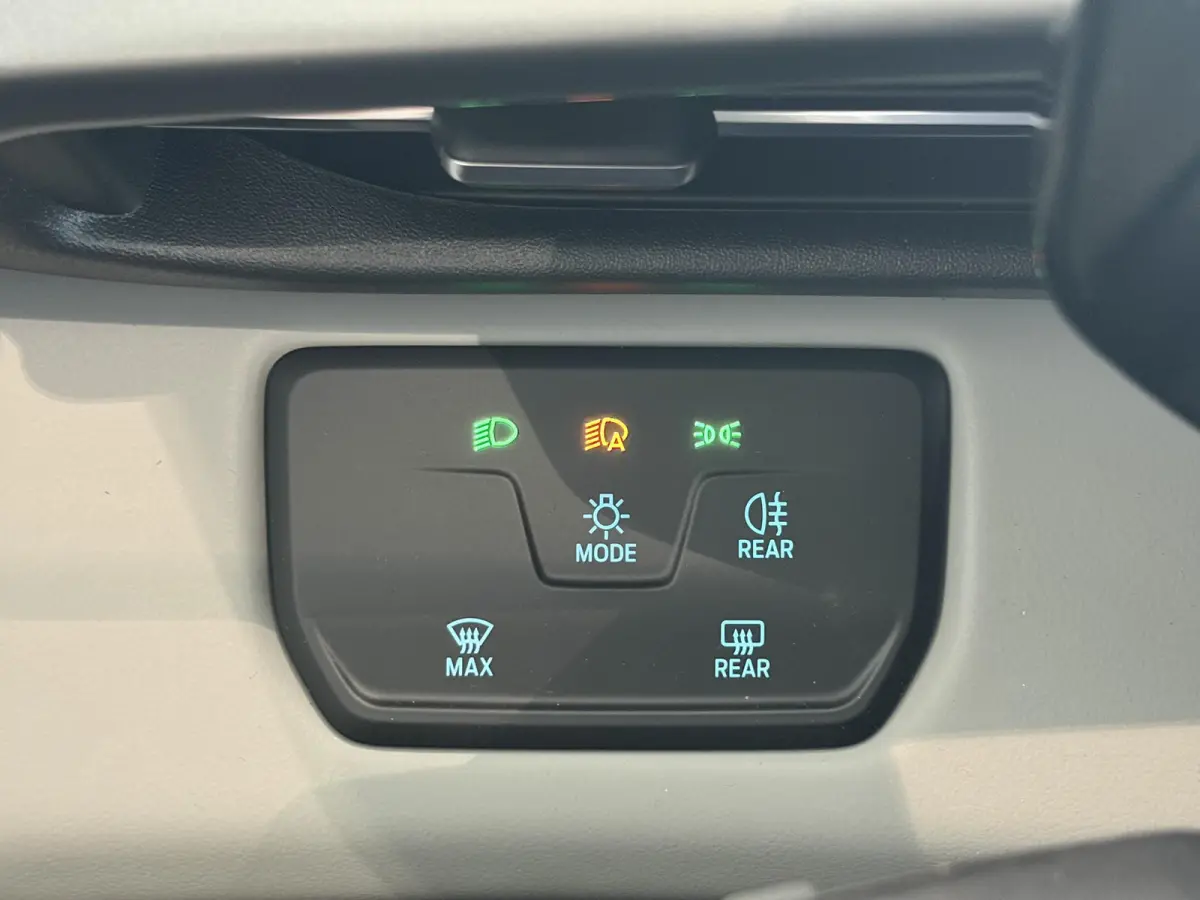 Select Extended Range RWD 77 kWh | STOEL EN STUUR VERWARMING | ELEKTRISCH WEGKLAPBARE TREKHAAK | ENERGIEZUINIG WARMTEPOMPSYSTEEM | 18-WEG VERSTELBARE VOORSTOELEN MÉT MASSAGEFUNCTIE |