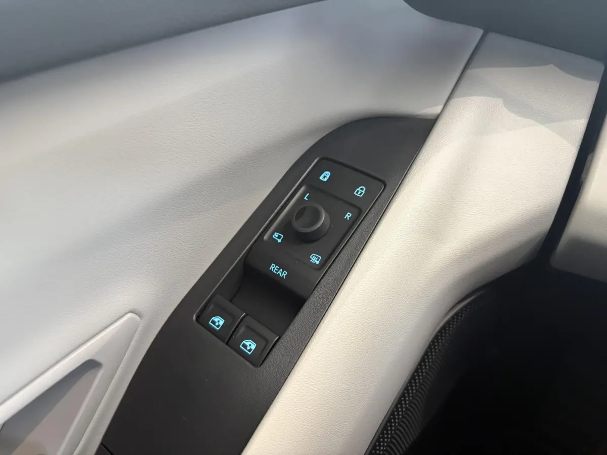 Select Extended Range RWD 77 kWh | STOEL EN STUUR VERWARMING | ELEKTRISCH WEGKLAPBARE TREKHAAK | ENERGIEZUINIG WARMTEPOMPSYSTEEM | 18-WEG VERSTELBARE VOORSTOELEN MÉT MASSAGEFUNCTIE |