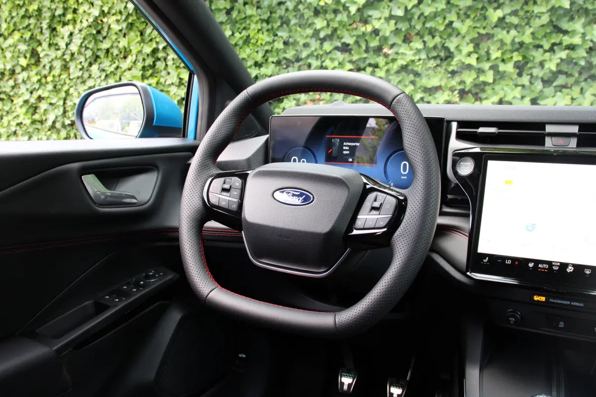 1.0EB ST-LINE | NL-AUTO! | WINTERPACK | DEMO DEAL! | DRAADLOOS APPLE CARPLAY & ANDROID AUTO | CAMERA | PARKEERSENSOREN | PERFECTE STAAT!|