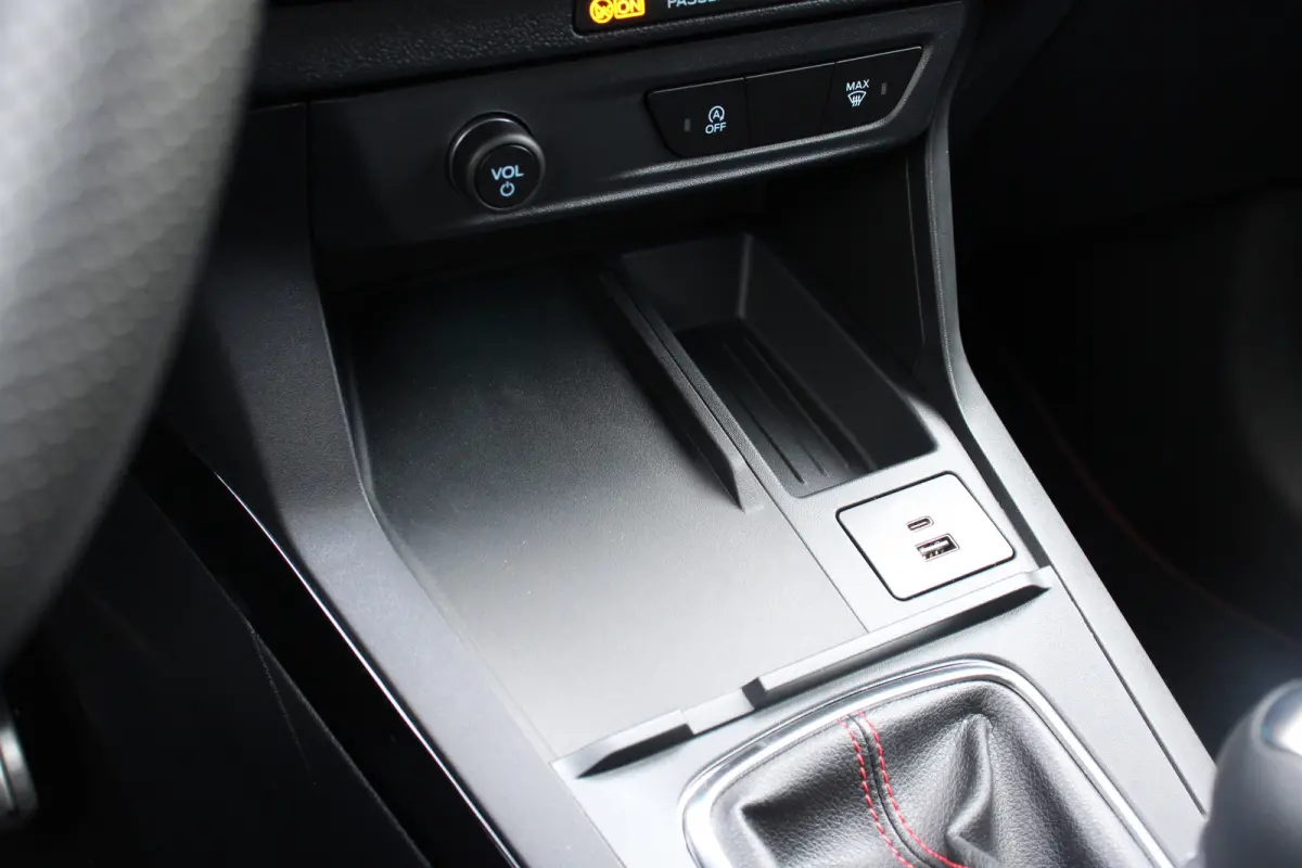 1.0EB ST-LINE | NL-AUTO! | WINTERPACK | DEMO DEAL! | DRAADLOOS APPLE CARPLAY & ANDROID AUTO | CAMERA | PARKEERSENSOREN | PERFECTE STAAT!|