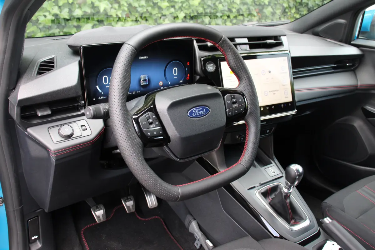 1.0EB ST-LINE | NL-AUTO! | WINTERPACK | DEMO DEAL! | DRAADLOOS APPLE CARPLAY & ANDROID AUTO | CAMERA | PARKEERSENSOREN | PERFECTE STAAT!|