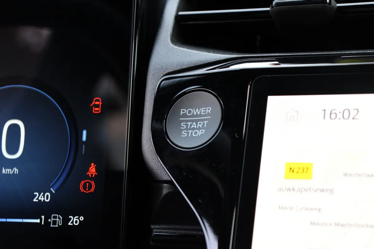 1.0EB ST-LINE | NL-AUTO! | WINTERPACK | DEMO DEAL! | DRAADLOOS APPLE CARPLAY & ANDROID AUTO | CAMERA | PARKEERSENSOREN | PERFECTE STAAT!|