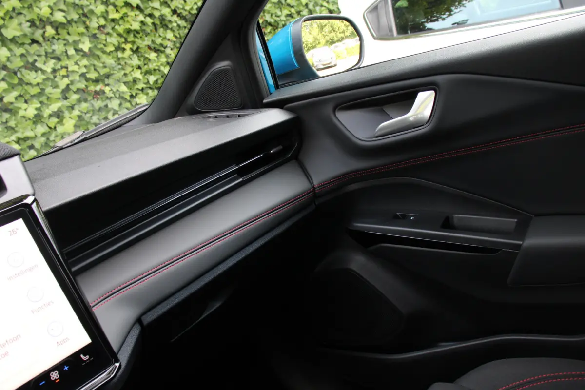 1.0EB ST-LINE | NL-AUTO! | WINTERPACK | DEMO DEAL! | DRAADLOOS APPLE CARPLAY & ANDROID AUTO | CAMERA | PARKEERSENSOREN | PERFECTE STAAT!|