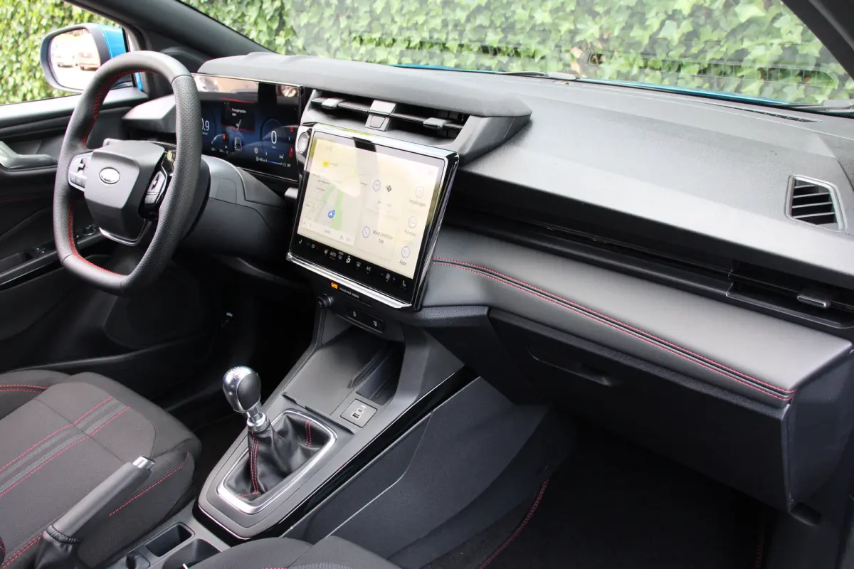 1.0EB ST-LINE | NL-AUTO! | WINTERPACK | DEMO DEAL! | DRAADLOOS APPLE CARPLAY & ANDROID AUTO | CAMERA | PARKEERSENSOREN | PERFECTE STAAT!|