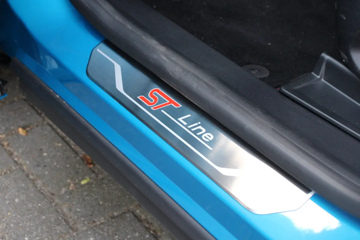 1.0EB ST-LINE | NL-AUTO! | WINTERPACK | DEMO DEAL! | DRAADLOOS APPLE CARPLAY & ANDROID AUTO | CAMERA | PARKEERSENSOREN | PERFECTE STAAT!|