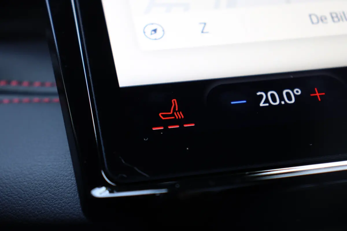 1.0EB ST-LINE | NL-AUTO! | WINTERPACK | DEMO DEAL! | DRAADLOOS APPLE CARPLAY & ANDROID AUTO | CAMERA | PARKEERSENSOREN | PERFECTE STAAT!|