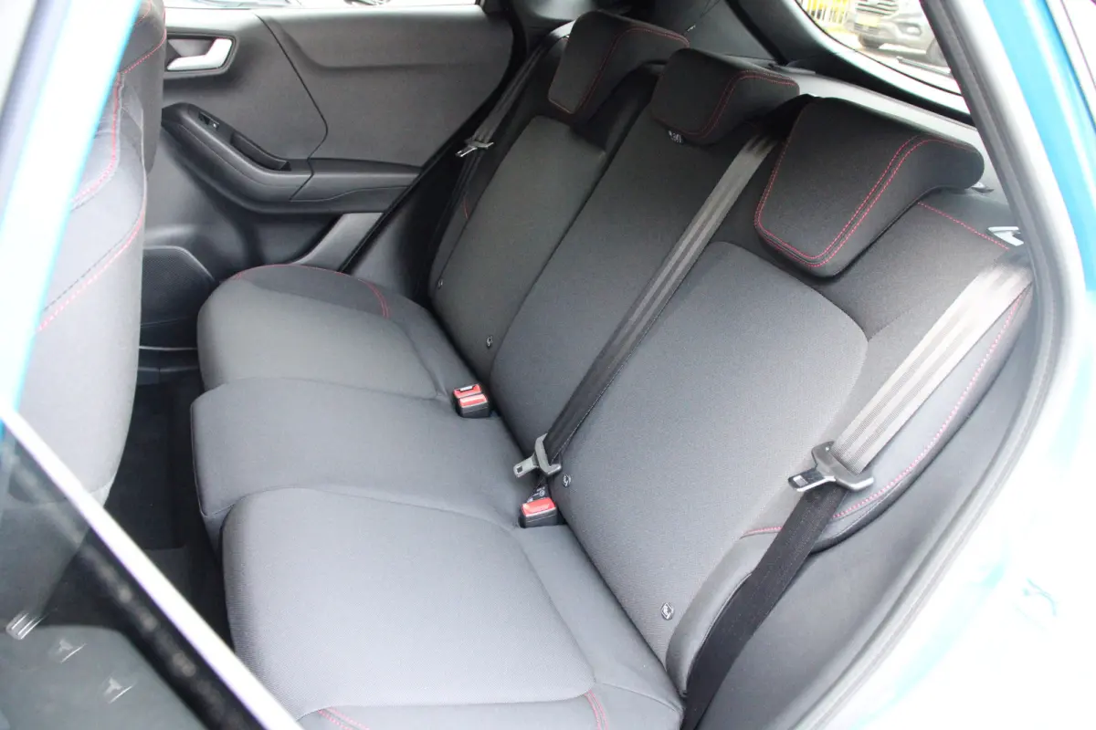 1.0EB ST-LINE | NL-AUTO! | WINTERPACK | DEMO DEAL! | DRAADLOOS APPLE CARPLAY & ANDROID AUTO | CAMERA | PARKEERSENSOREN | PERFECTE STAAT!|