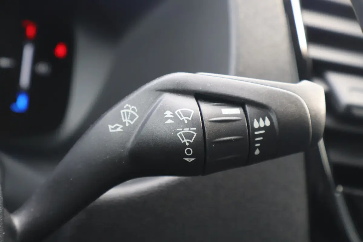 350 L4 H3 Trend 68 kWh Post NL Inrichting