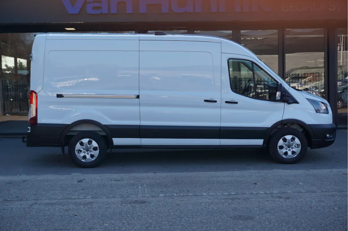 350L L3H2 Trend AUT-10 RWD 165PK BPM VRIJ 3.5T Trekhaak, Navi, Adap. Cruise, 360° Cam!! NR. A271