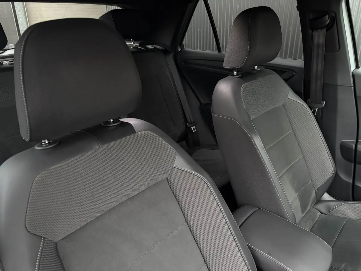 1.5 TSI 150pk DSG R-Line | Trekhaak | Camera | Ergonomische Stoel