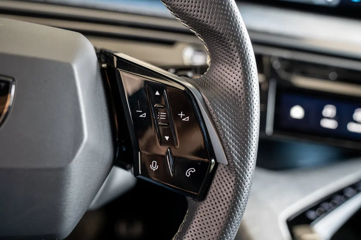 1.2 Hybrid 136 GT | Achterbank in delen neerklapbaar | Achteruitrijcamera | Apple Carplay/Android Auto|telefoonintegratie premium