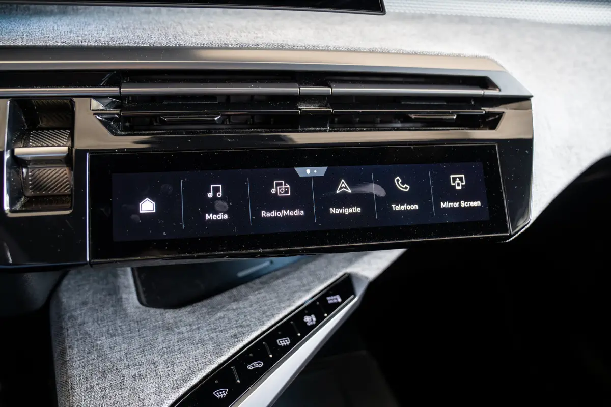 1.2 Hybrid 136 GT | Achterbank in delen neerklapbaar | Achteruitrijcamera | Apple Carplay/Android Auto|telefoonintegratie premium