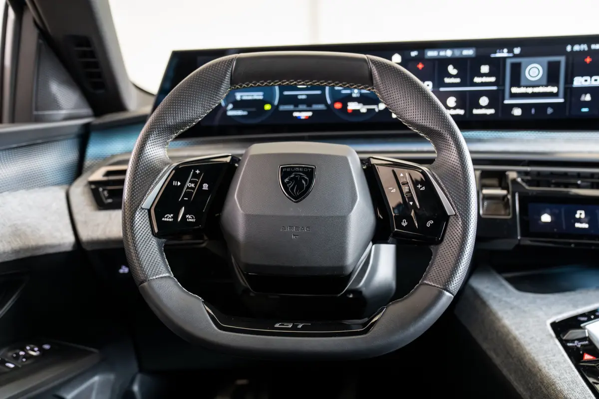1.2 Hybrid 136 GT | Achterbank in delen neerklapbaar | Achteruitrijcamera | Apple Carplay/Android Auto|telefoonintegratie premium