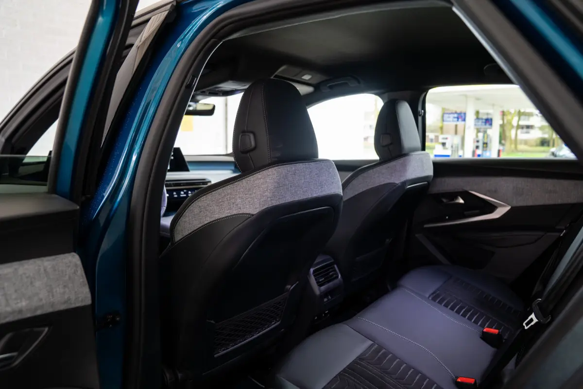 1.2 Hybrid 136 GT | Achterbank in delen neerklapbaar | Achteruitrijcamera | Apple Carplay/Android Auto|telefoonintegratie premium