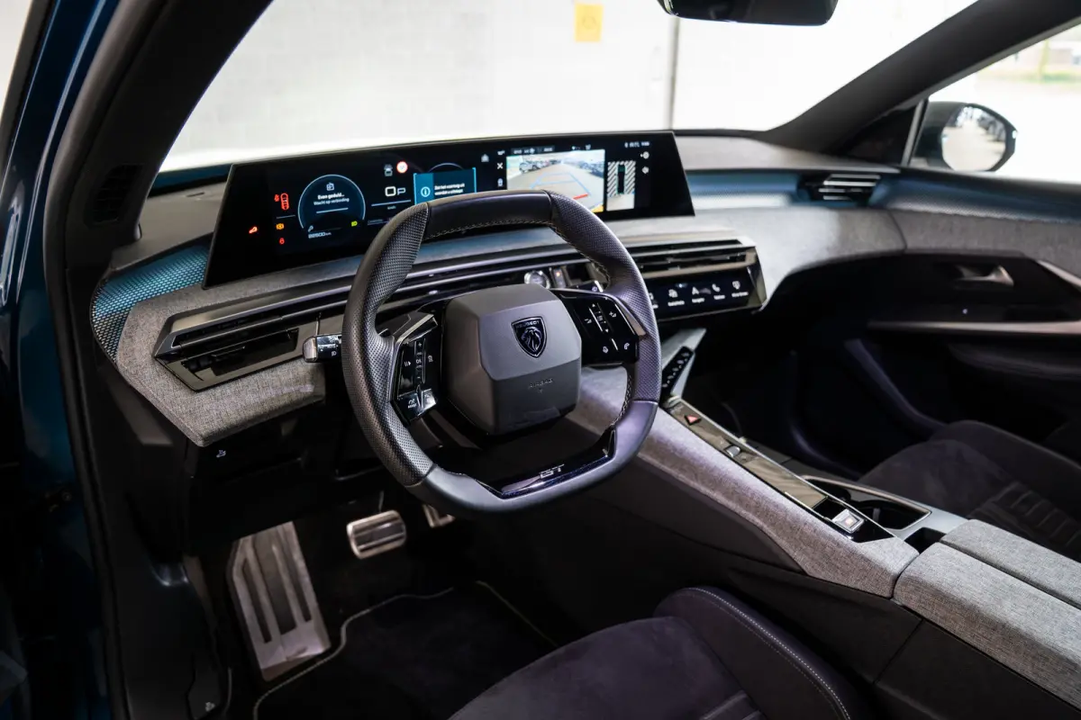 1.2 Hybrid 136 GT | Achterbank in delen neerklapbaar | Achteruitrijcamera | Apple Carplay/Android Auto|telefoonintegratie premium