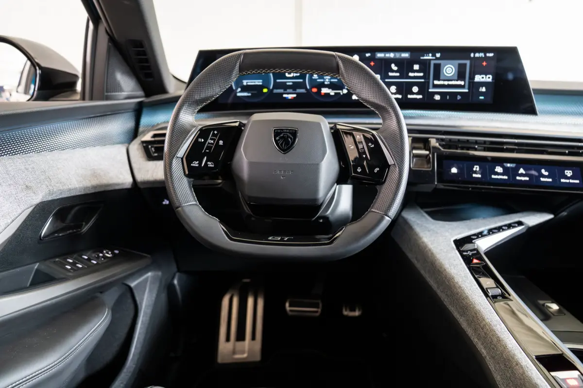 1.2 Hybrid 136 GT | Achterbank in delen neerklapbaar | Achteruitrijcamera | Apple Carplay/Android Auto|telefoonintegratie premium