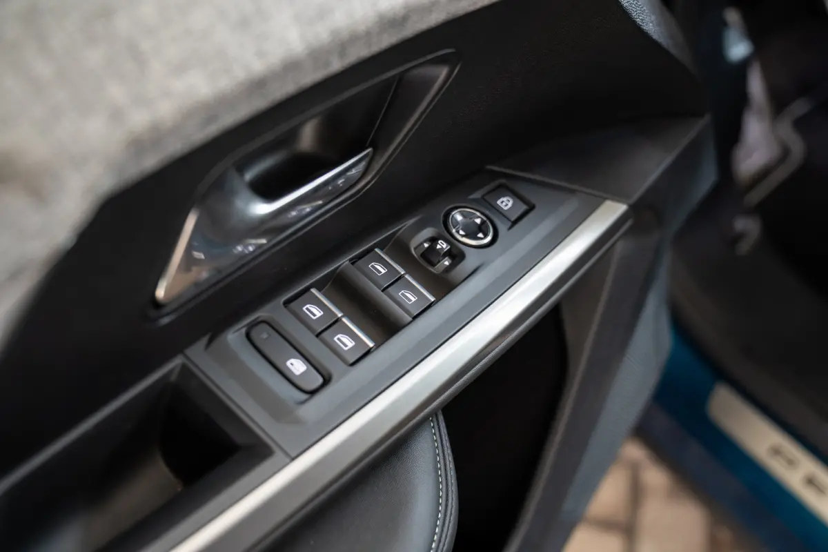 1.2 Hybrid 136 GT | Achterbank in delen neerklapbaar | Achteruitrijcamera | Apple Carplay/Android Auto|telefoonintegratie premium