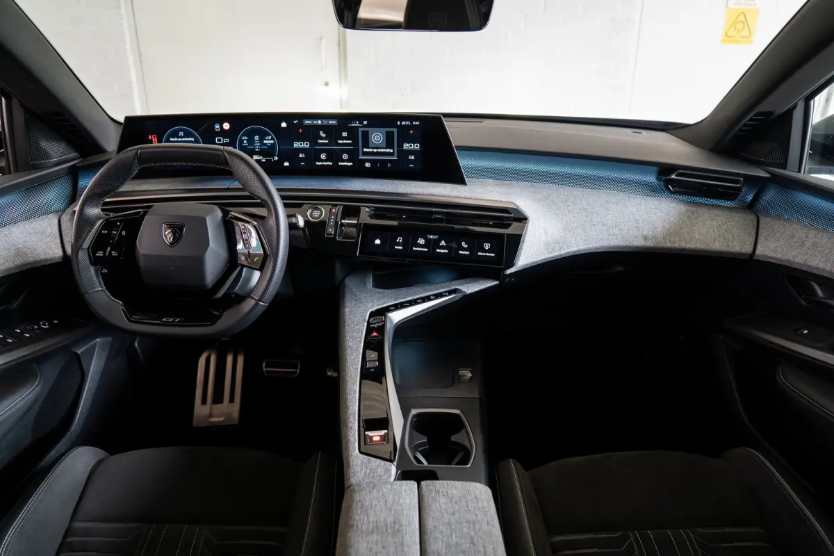 1.2 Hybrid 136 GT | Achterbank in delen neerklapbaar | Achteruitrijcamera | Apple Carplay/Android Auto|telefoonintegratie premium