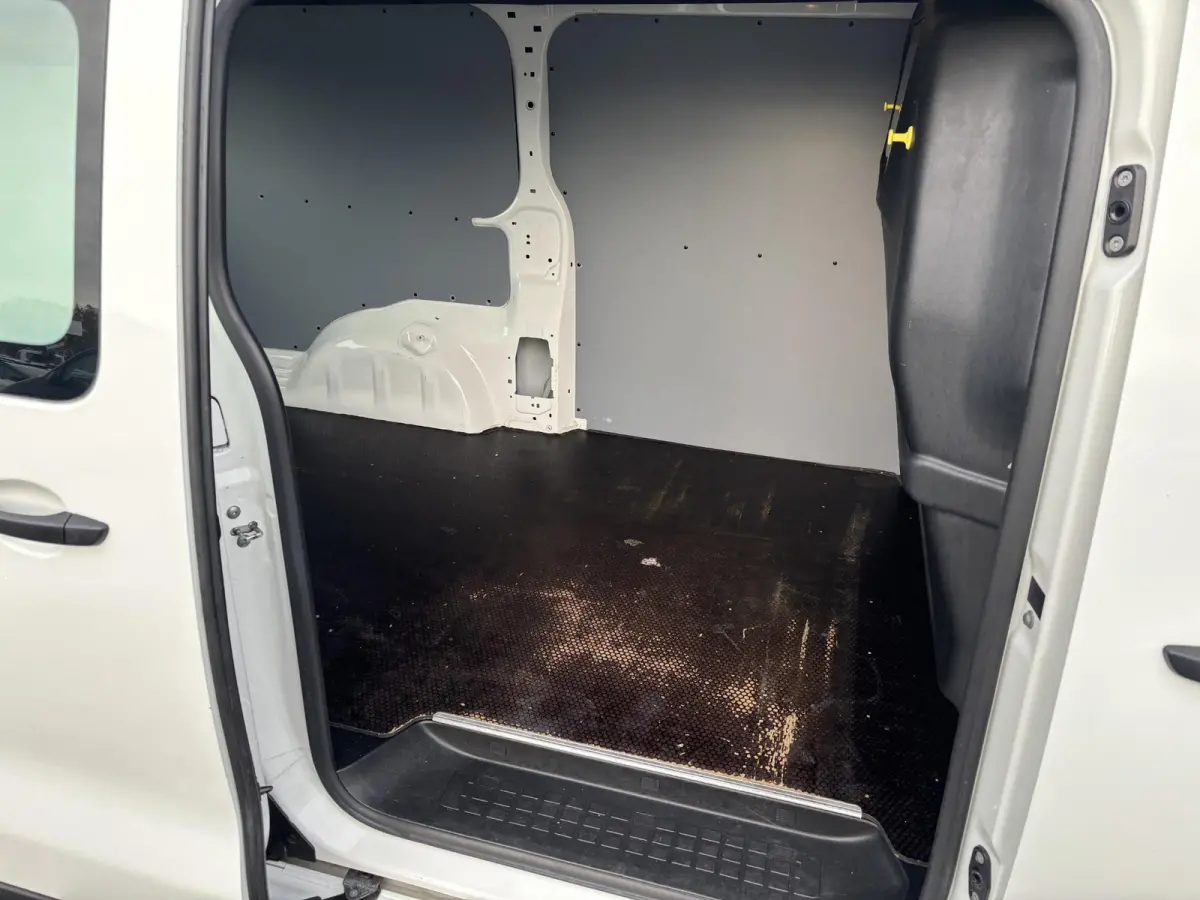 2.0 BlueHDI 120 XL*A/C*CRUISE*BLUETOOTH*2500KG TRG