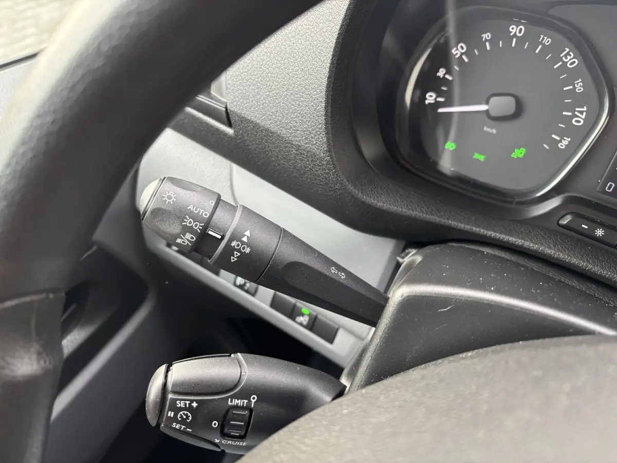2.0 BlueHDI 120 XL*A/C*CRUISE*BLUETOOTH*2500KG TRG