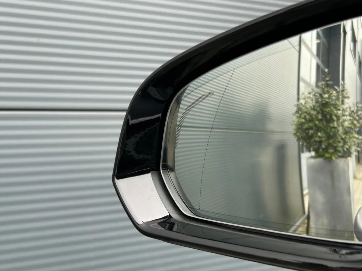 2.0 T8 Plug-in hybrid AWD Ultra Dark | Bowers & Wilkins| Massage stoelen | Gelamineerd Glas | HUD | 19" 5-triplespaaks
