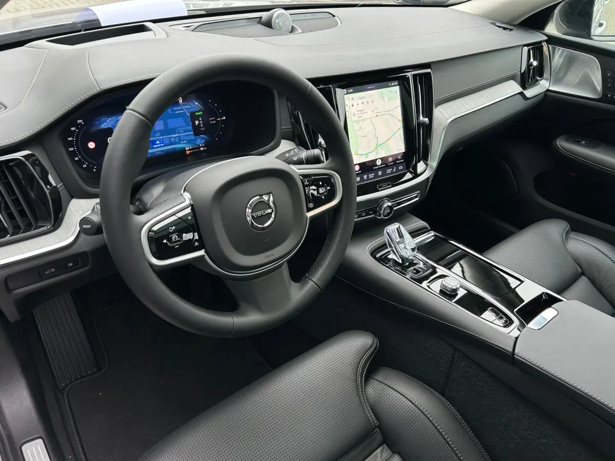 2.0 T8 Plug-in hybrid AWD Ultra Dark | Bowers & Wilkins| Massage stoelen | Gelamineerd Glas | HUD | 19" 5-triplespaaks