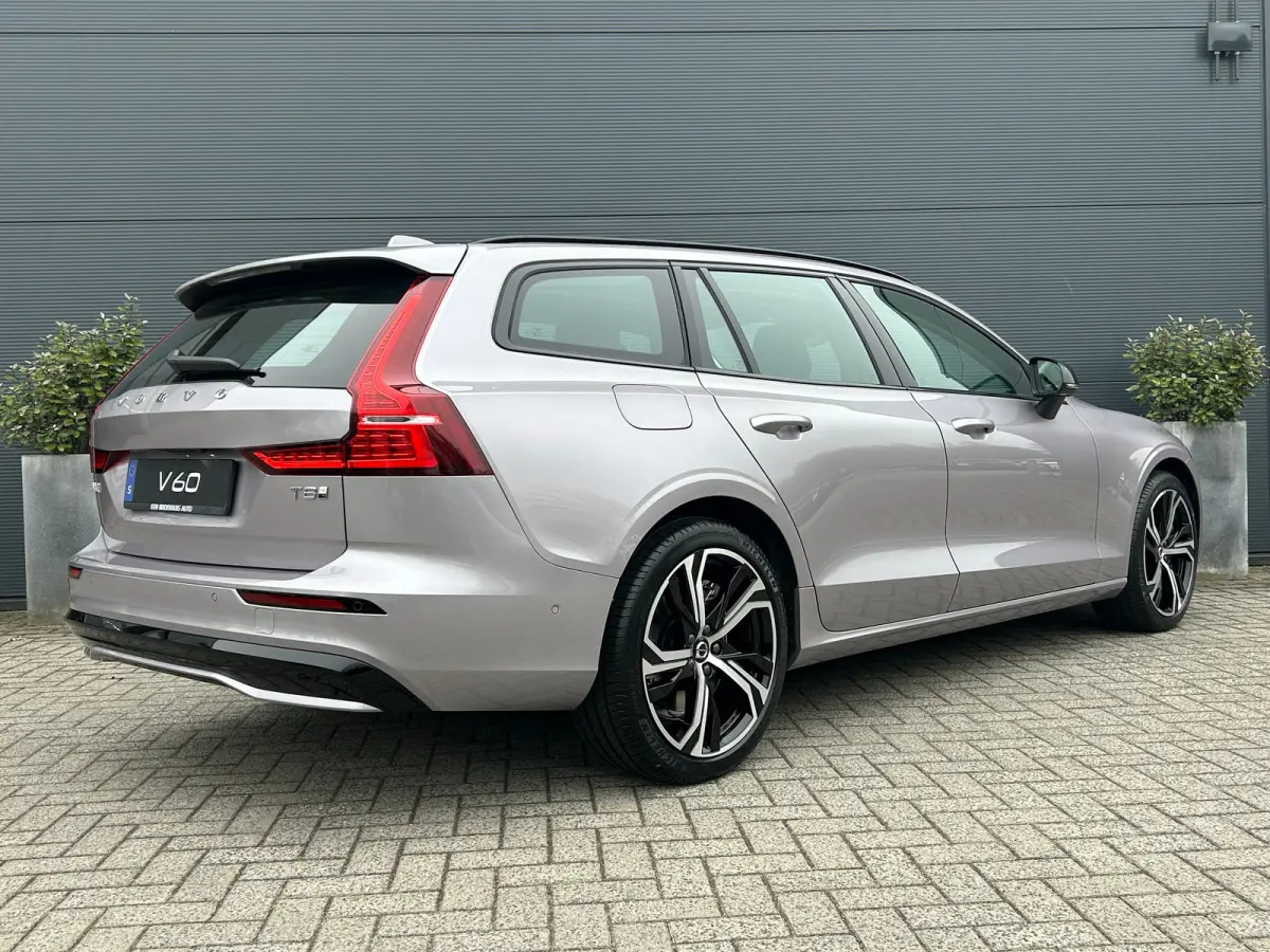 2.0 T8 Plug-in hybrid AWD Ultra Dark | Bowers & Wilkins| Massage stoelen | Gelamineerd Glas | HUD | 19" 5-triplespaaks