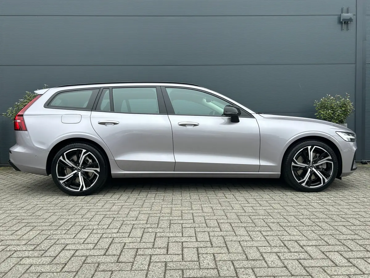 2.0 T8 Plug-in hybrid AWD Ultra Dark | Bowers & Wilkins| Massage stoelen | Gelamineerd Glas | HUD | 19" 5-triplespaaks