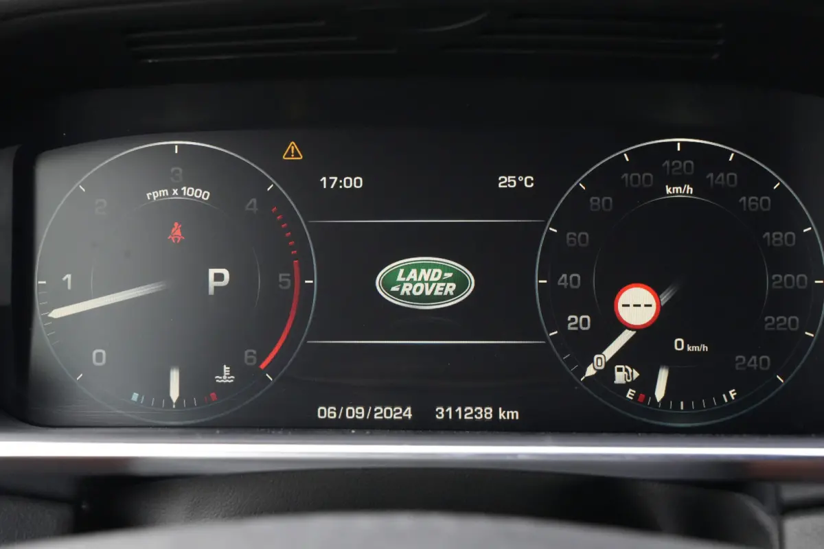 3.0 TDV6 Vogue | 259PK | Navi | Trekhaak | Meridian | 360° | Leder | Land Rover Range Rover Vogue 258 PK met 3.0 V6 diesel, navigatie, elektrisch uitklapbare trekhaak, Meridian audiosysteem