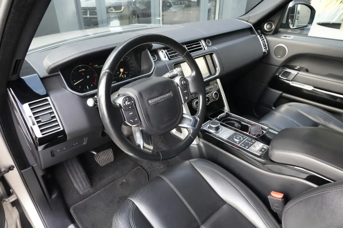 3.0 TDV6 Vogue | 259PK | Navi | Trekhaak | Meridian | 360° | Leder | Land Rover Range Rover Vogue 258 PK met 3.0 V6 diesel, navigatie, elektrisch uitklapbare trekhaak, Meridian audiosysteem