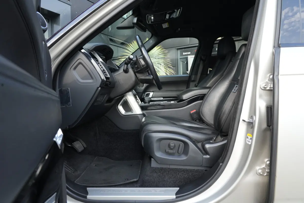 3.0 TDV6 Vogue | 259PK | Navi | Trekhaak | Meridian | 360° | Leder | Land Rover Range Rover Vogue 258 PK met 3.0 V6 diesel, navigatie, elektrisch uitklapbare trekhaak, Meridian audiosysteem