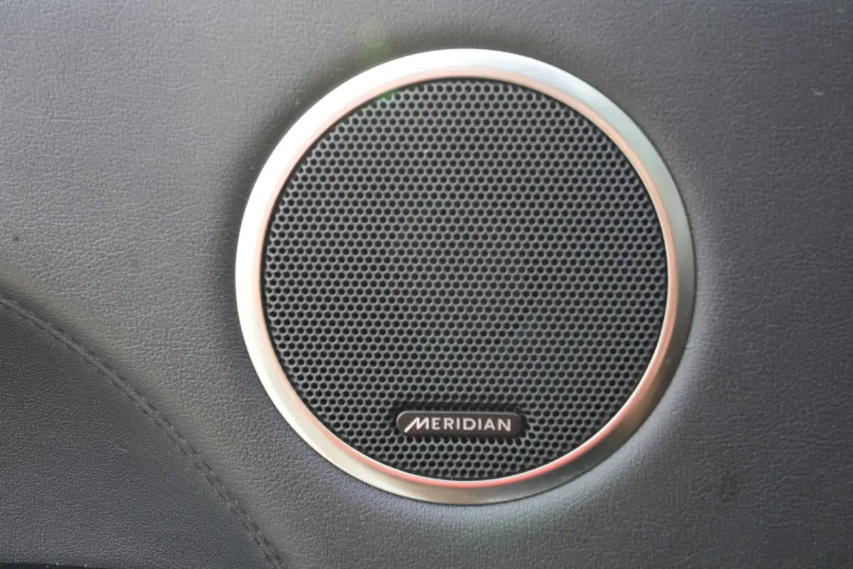 3.0 TDV6 Vogue | 259PK | Navi | Trekhaak | Meridian | 360° | Leder | Land Rover Range Rover Vogue 258 PK met 3.0 V6 diesel, navigatie, elektrisch uitklapbare trekhaak, Meridian audiosysteem