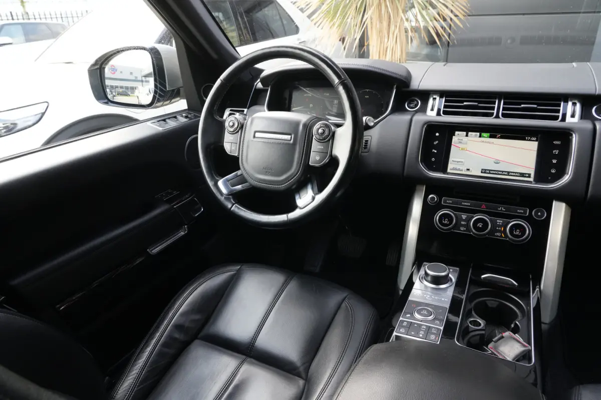 3.0 TDV6 Vogue | 259PK | Navi | Trekhaak | Meridian | 360° | Leder | Land Rover Range Rover Vogue 258 PK met 3.0 V6 diesel, navigatie, elektrisch uitklapbare trekhaak, Meridian audiosysteem