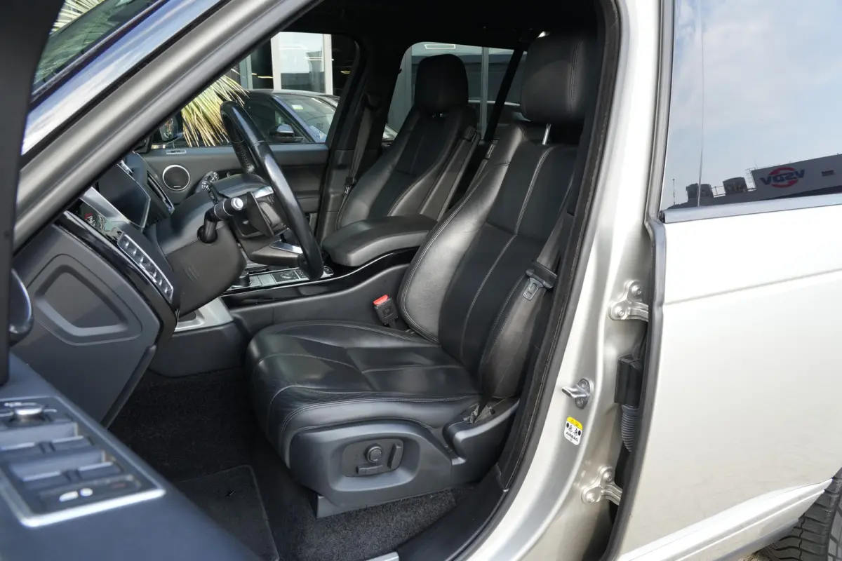 3.0 TDV6 Vogue | 259PK | Navi | Trekhaak | Meridian | 360° | Leder | Land Rover Range Rover Vogue 258 PK met 3.0 V6 diesel, navigatie, elektrisch uitklapbare trekhaak, Meridian audiosysteem