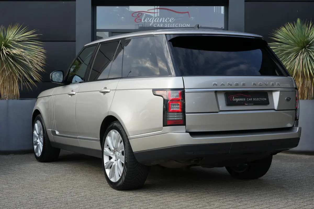 3.0 TDV6 Vogue | 259PK | Navi | Trekhaak | Meridian | 360° | Leder | Land Rover Range Rover Vogue 258 PK met 3.0 V6 diesel, navigatie, elektrisch uitklapbare trekhaak, Meridian audiosysteem