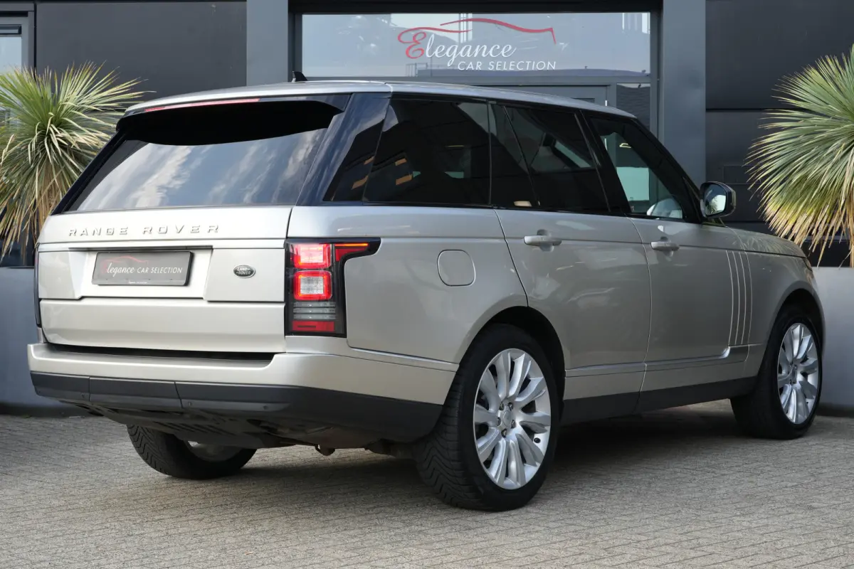 3.0 TDV6 Vogue | 259PK | Navi | Trekhaak | Meridian | 360° | Leder | Land Rover Range Rover Vogue 258 PK met 3.0 V6 diesel, navigatie, elektrisch uitklapbare trekhaak, Meridian audiosysteem