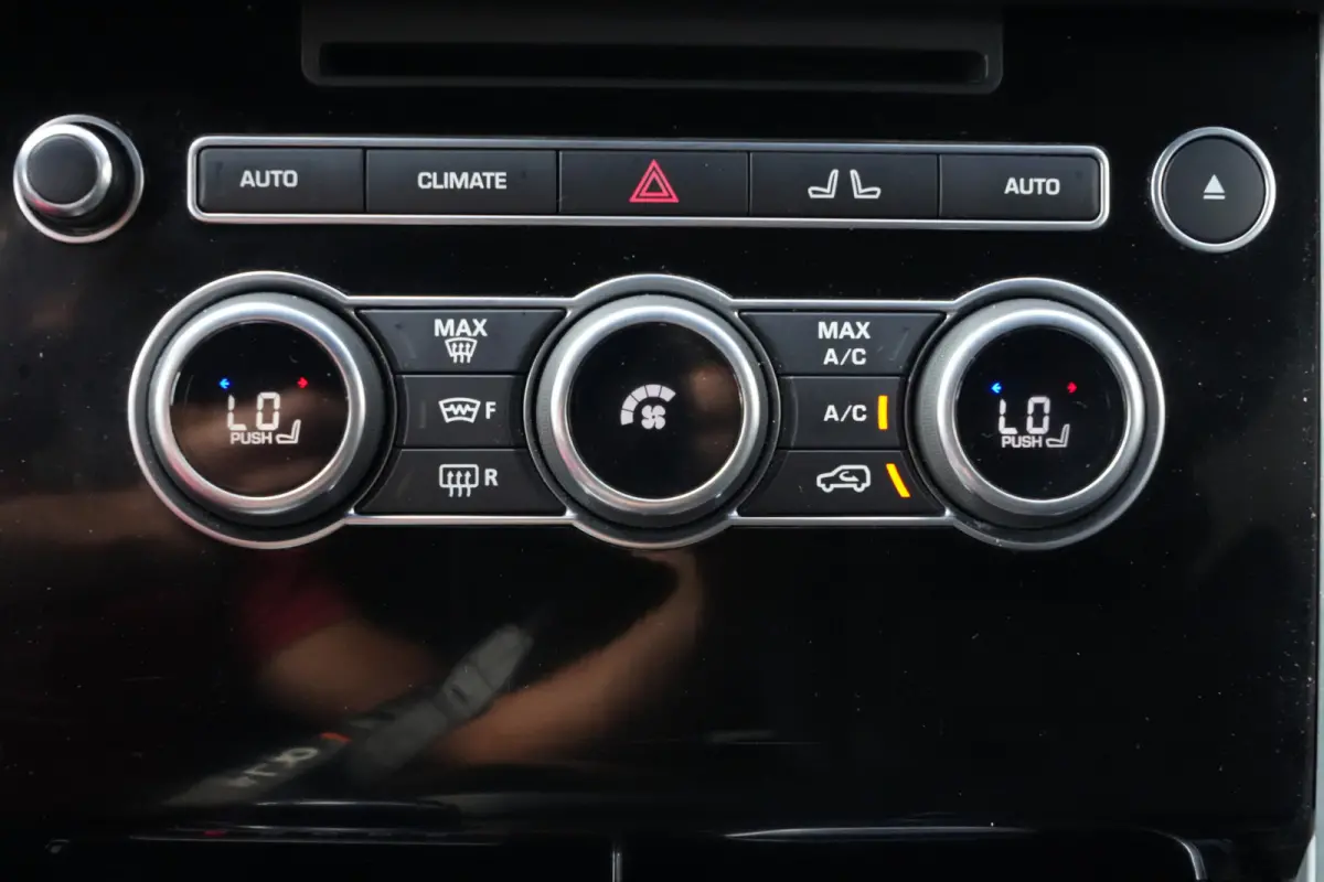 3.0 TDV6 Vogue | 259PK | Navi | Trekhaak | Meridian | 360° | Leder | Land Rover Range Rover Vogue 258 PK met 3.0 V6 diesel, navigatie, elektrisch uitklapbare trekhaak, Meridian audiosysteem