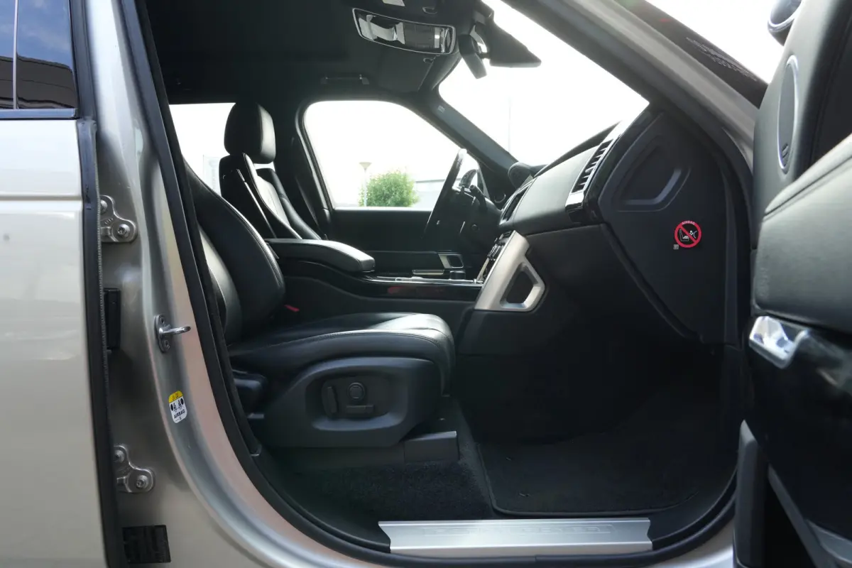 3.0 TDV6 Vogue | 259PK | Navi | Trekhaak | Meridian | 360° | Leder | Land Rover Range Rover Vogue 258 PK met 3.0 V6 diesel, navigatie, elektrisch uitklapbare trekhaak, Meridian audiosysteem