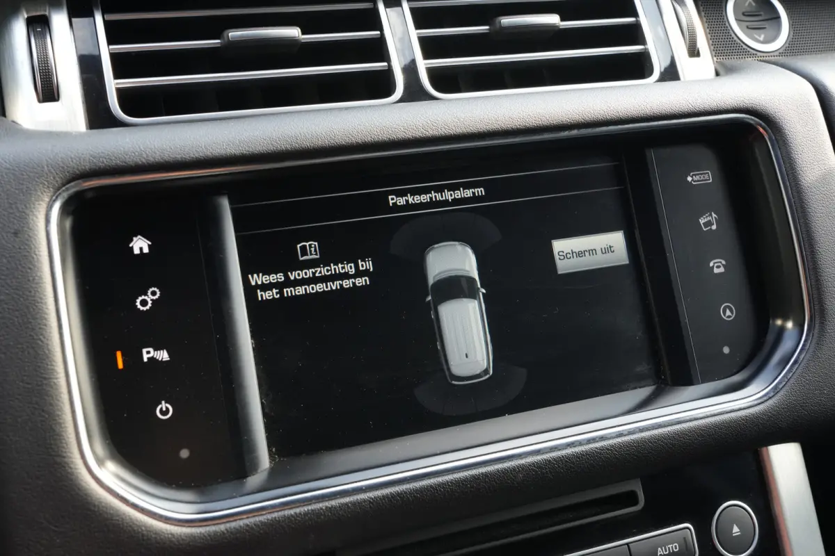 3.0 TDV6 Vogue | 259PK | Navi | Trekhaak | Meridian | 360° | Leder | Land Rover Range Rover Vogue 258 PK met 3.0 V6 diesel, navigatie, elektrisch uitklapbare trekhaak, Meridian audiosysteem