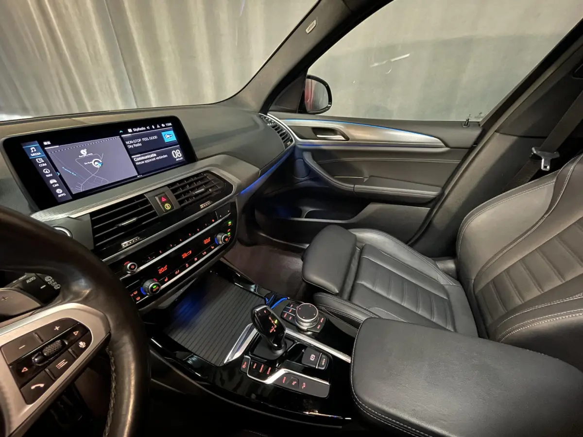 xDrive30e High Executive M Sport 19"/SOH 88%/Leder/Panoramadak/Trekhaak/Keyless/Head-up/Stoelverwarming/Sfeerverlichting/Camera/Apple Carplay & Android Auto