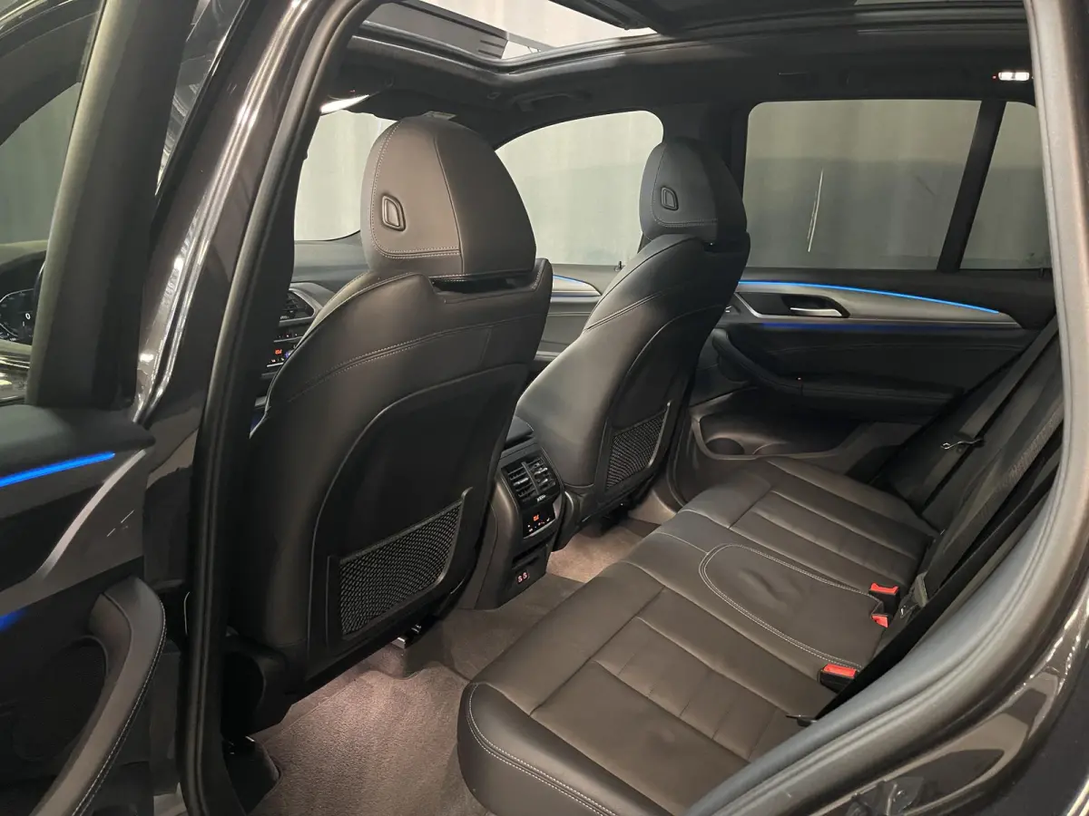xDrive30e High Executive M Sport 19"/SOH 88%/Leder/Panoramadak/Trekhaak/Keyless/Head-up/Stoelverwarming/Sfeerverlichting/Camera/Apple Carplay & Android Auto